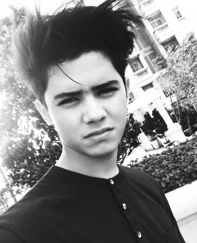 FOTO: TAMPILAN BARU ALIANDO SYARIEF, KINI BERKUMIS TIPIS 