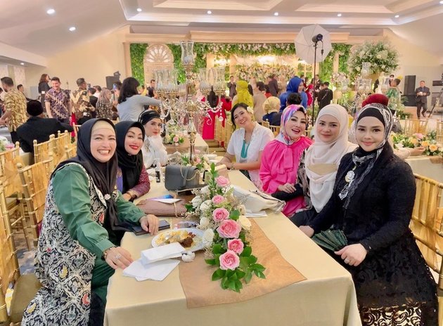 Guests' Photos at Ine Sinthya's Son's Wedding, Becoming an Impromptu Reunion of Senior Dangdut Singers