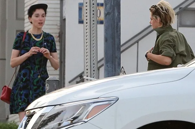 Kristen Stewart dan Pacar Cara Delevingne