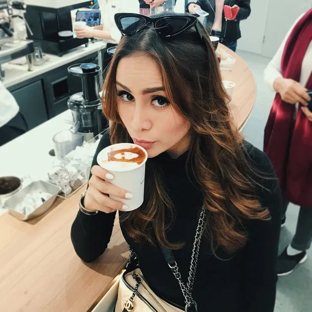 Momo Geisha ke Jepang