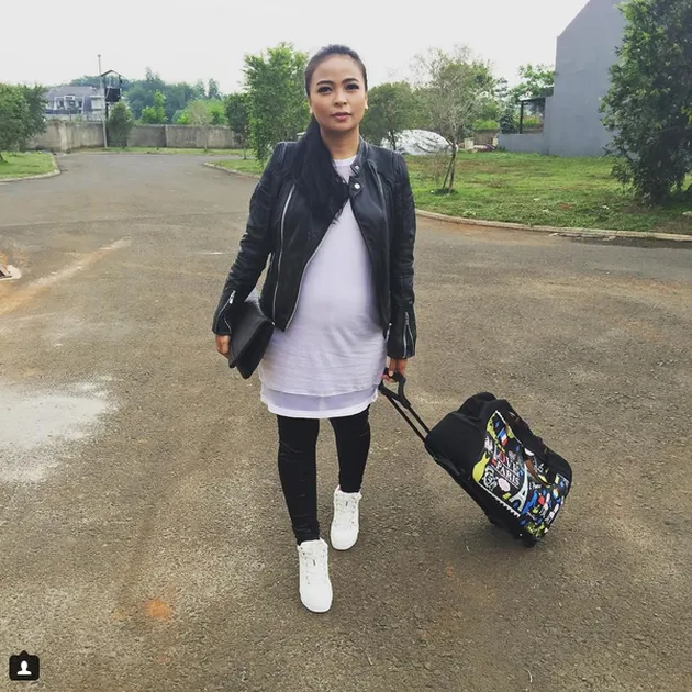 Tantri Kotak Hamil