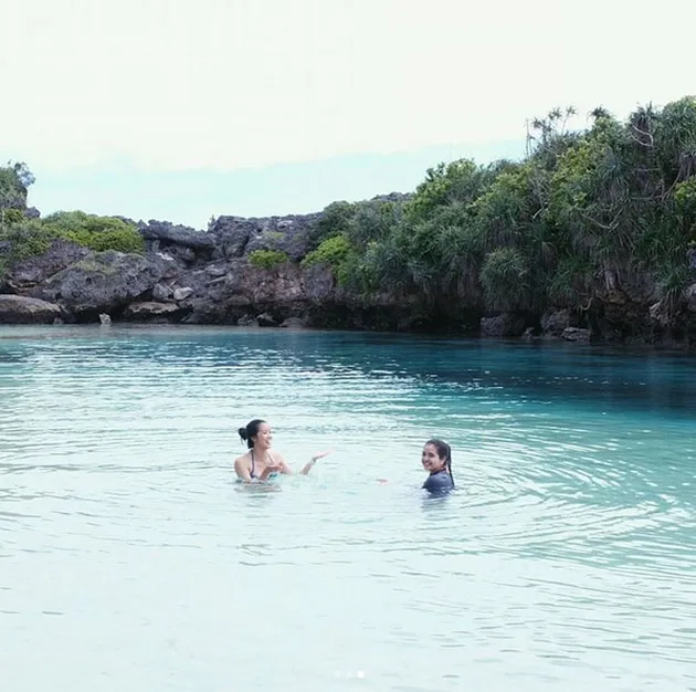 Tasya Kamila ke Danau