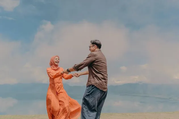 Laudya Cynthia Bella - Engku Emran