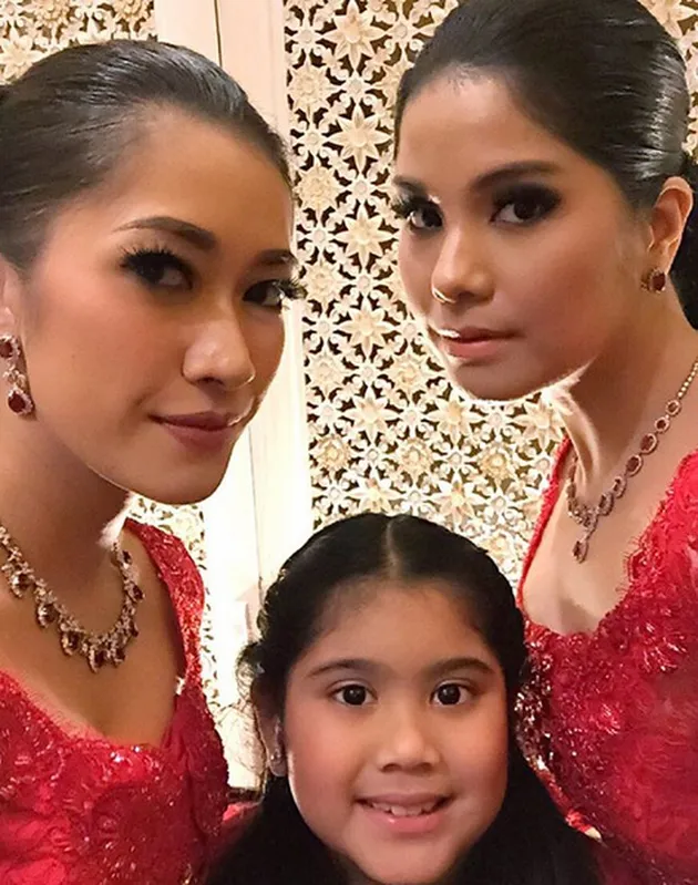 FOTO TERAKHIR MIKE MOHEDE SAAT TAMPIL DI WEDDING 