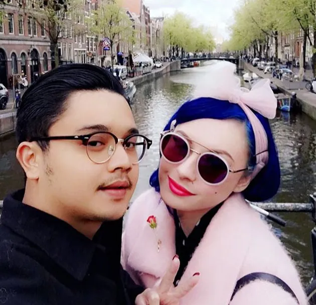 Derby Romero - Claudia Adinda