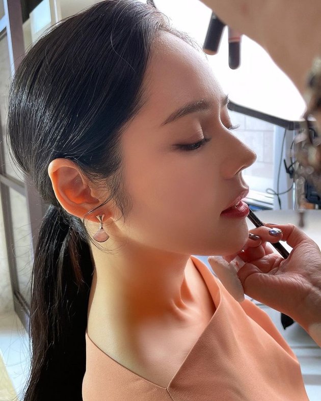 Latest Photos of Han Ga In Becomes Hot Topic, Netizens Call Her Beauty a National Treasure