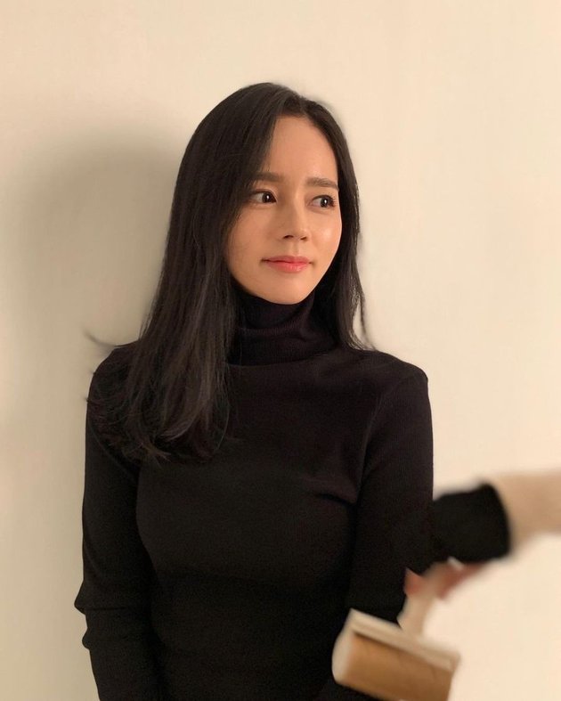 Latest Photos of Han Ga In Becomes Hot Topic, Netizens Call Her Beauty a National Treasure