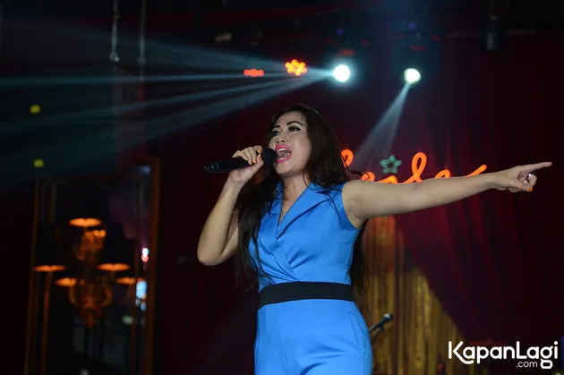 Kemudian ada nama Melinda yang mempopulerkan lagu 'Cinta Satu Malam' dan 'Aw Aw'. Kedua lagu hits dari penyanyi 33 tahun tersebut harus dibatasi penayangannya.