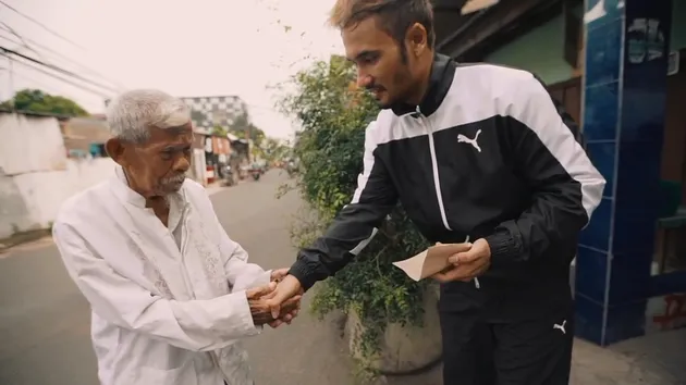 Konsep video klip JFlow sama persis dengan milik Drake, di mana keduanya sama-sama turun ke jalan langsung dan membantu sesama secara random.