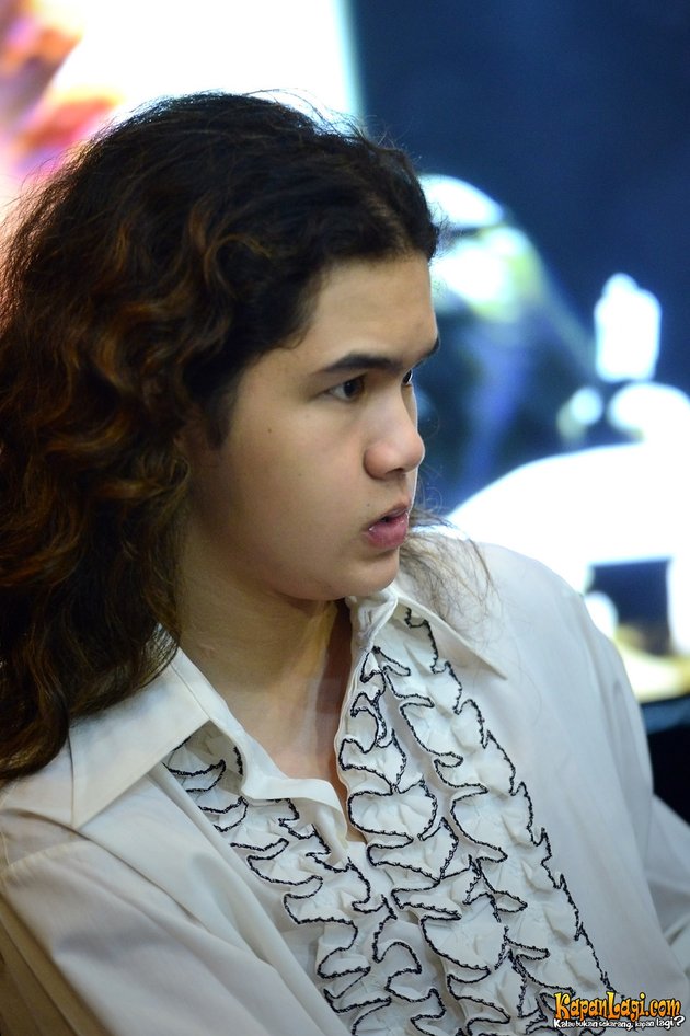 [FOTO] Tetap Ganteng! Inilah El Rumi &amp; Dul Dengan Busana Vintage