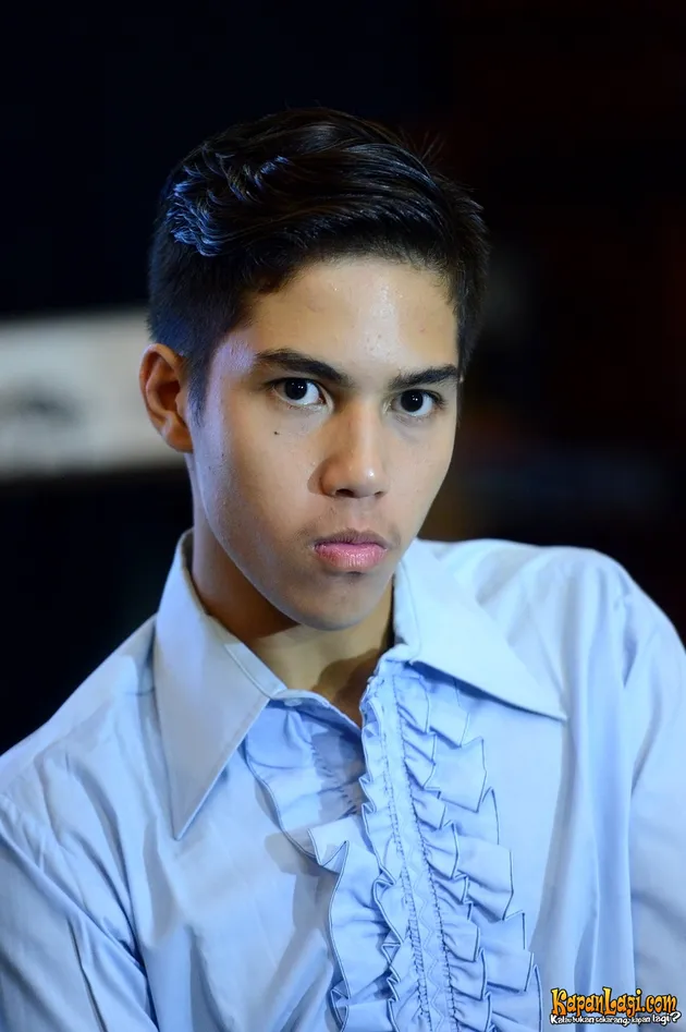 [FOTO] Tetap Ganteng! Inilah El Rumi &amp; Dul Dengan Busana Vintage