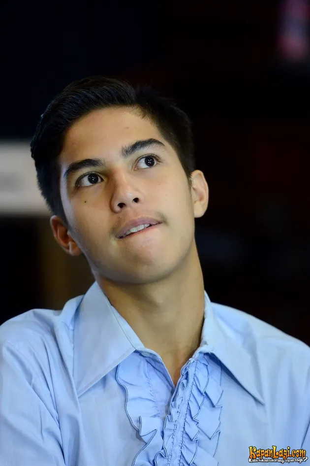 [FOTO] Tetap Ganteng! Inilah El Rumi &amp; Dul Dengan Busana Vintage