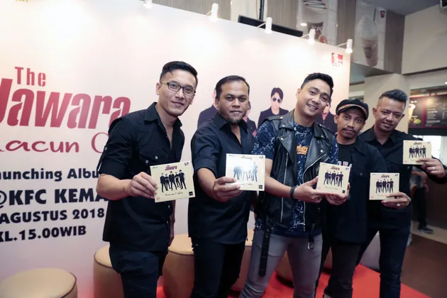 Setelah kesuksesan single 'Racun Cinta', 'S.W.A.G' dan 'Wo Ai Ni', mereka dengan bangga merilis album perdananya, yakni 'RACUN CINTA'.