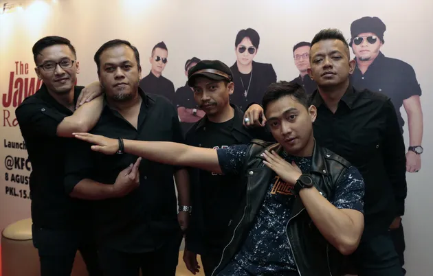The Jawara yang dulu bernama D'Jago ini beranggotakan beranggotakan Ferdi (vokal), Irul (gitar), Tile (gitar), Indra (bass) dan Leo (drum).