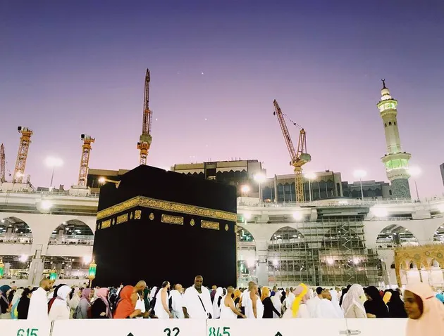 Tika Bravani Berhijab