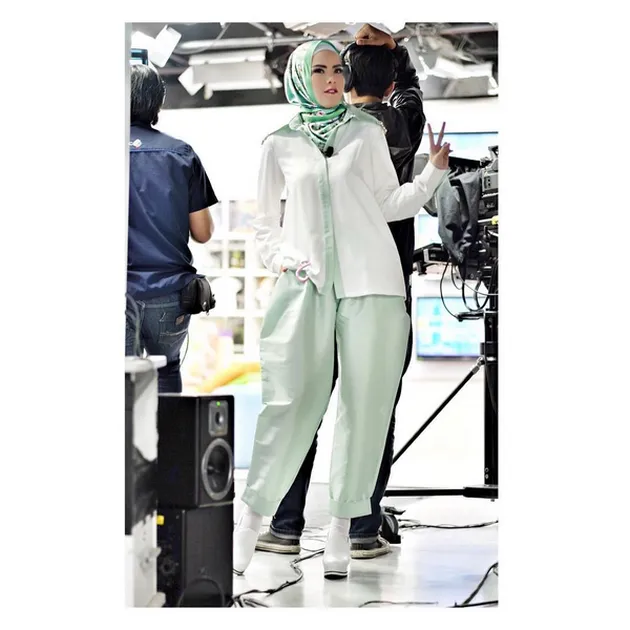 Angel Lelga Syar\&#039;i