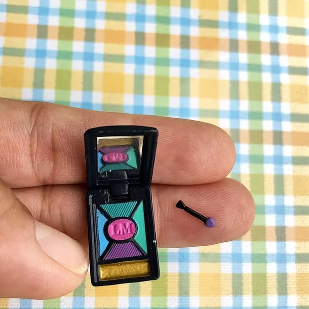 Tiny-ature make up kit