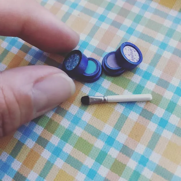 Tiny-ature make up kit
