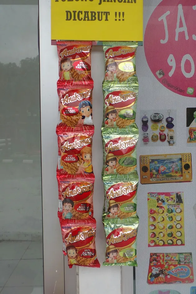 foto toko mainan - jajanan khas 90-an