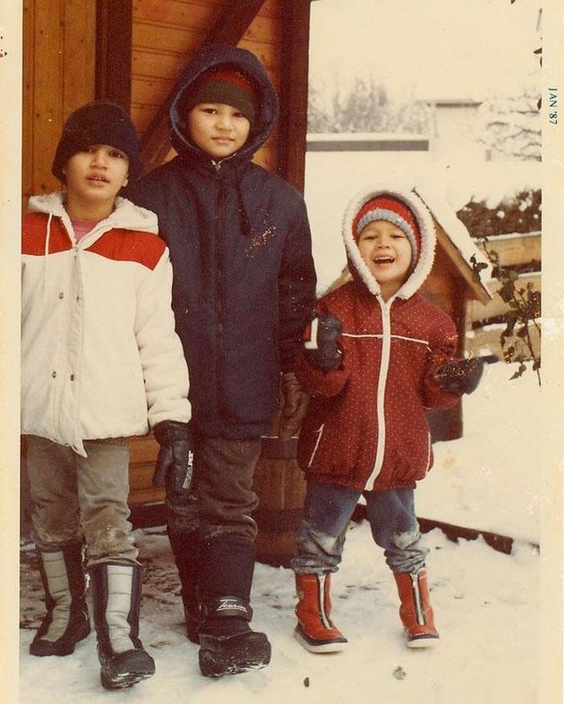 Deretan foto transformasi Christian Sugiono, begini pesona cute-nya saat masih anak-anak (paling kiri pakai jaket putih).