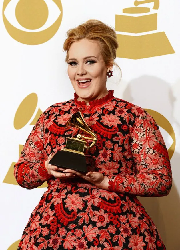 FOTO: Transformasi Penampilan Adele di Sepanjang Grammy Awards