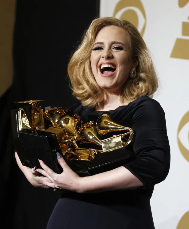 FOTO: Transformasi Penampilan Adele di Sepanjang Grammy Awards