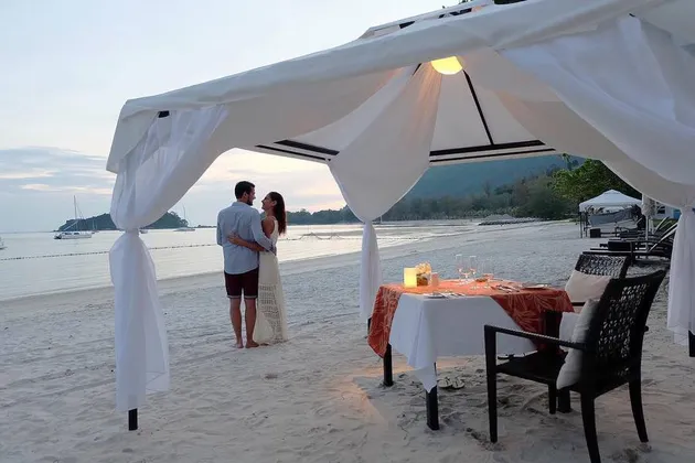 FOTO: TRAVELING MESRA MARISSA NASUTION BARENG SANG PACAR 