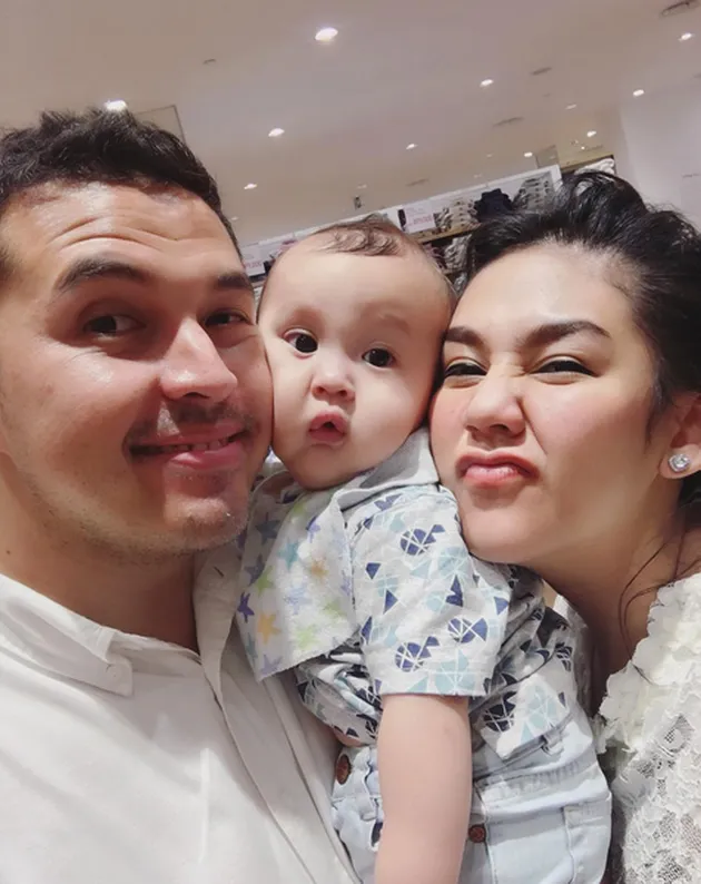 Mikkairo Sungkar Anak Sissy - Rifat