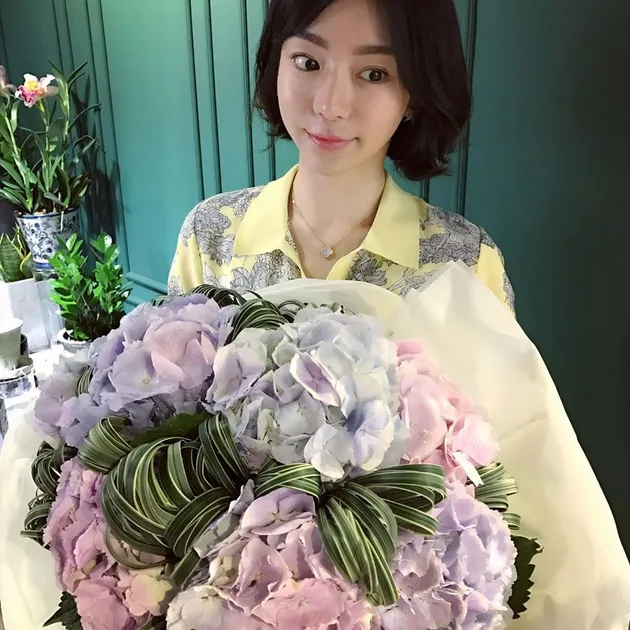 Agensi mengonfirmasi jika Yoochun akan menikah dengan seorang wanita yang bukan dari kalangan seleb. Menurut sederetan media sosok tunangan Yoochun JYJ adalah Hwang Hana yang merupakan cucu dari CEO dan founder Namyang Dairy Company.