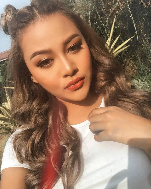 Aurel Hermansyah Rambut Silver