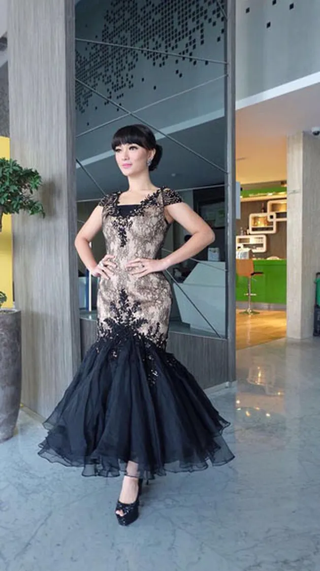 FOTO: UDAH TAHU POSE CANDID PAMER DAGU ANDALAN ZASKIA 