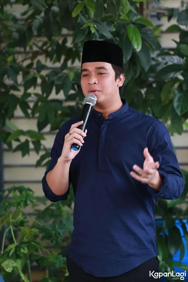 FOTO: ULANG TAHUN, BILLY SYAHPUTRA BERZIARAH KE MAKAM OLGA ...