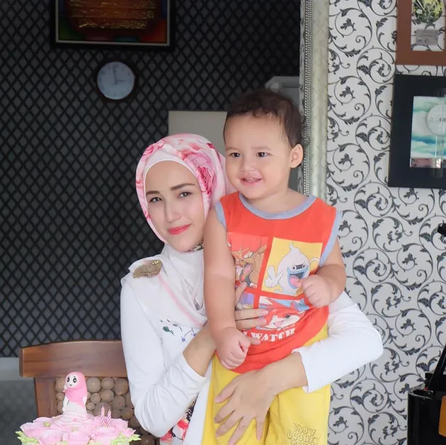 Ultah Adelia Istri Pasha Ungu
