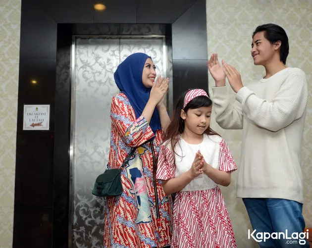 Annisa Trihapsari beri anak kado umrah