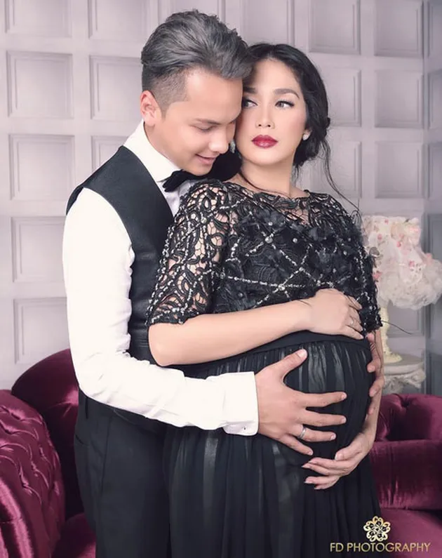 Ultah Andhika Pratama Babymoon Ussy Sulistiawaty