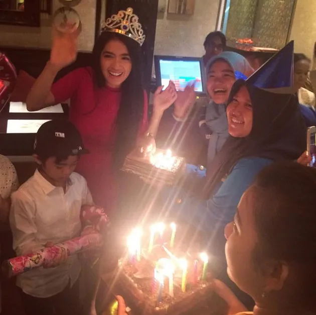 FOTO: Ultah ke 30, Angel Karamoy Dapatkan Banyak Surprise