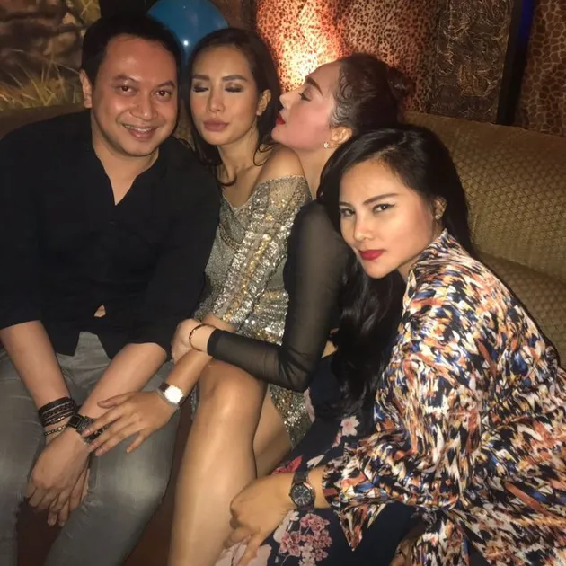 FOTO ULTAH, SHINTA BACHIR DAPAT KEJUTAN & PESTA SAMPAI JAM 
