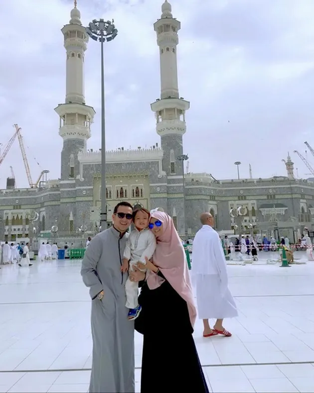 Akhmad Fadli &amp; Sang Istri Umrah