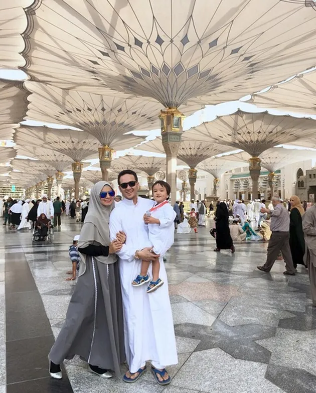 Akhmad Fadli &amp; Sang Istri Umrah