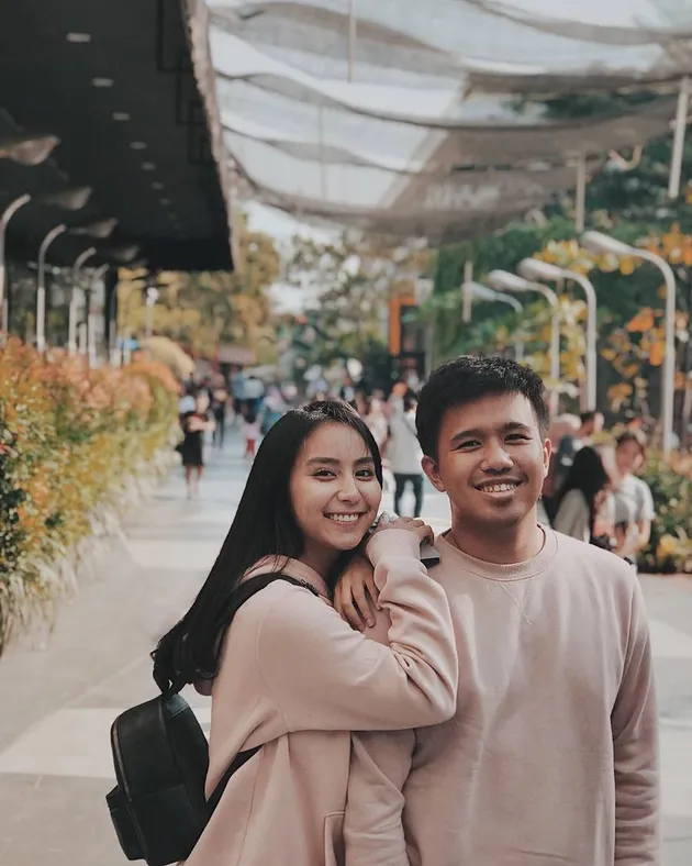 Joshua Suheman &amp; pacar barunya, Clarine Clay