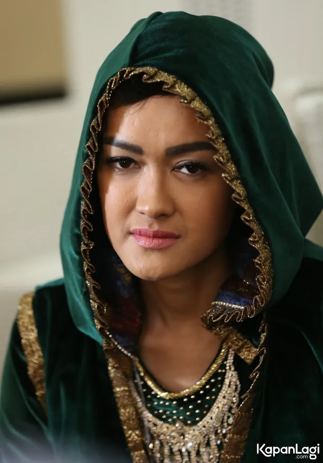 Hingga kini, penyanyi dan aktris cantik Julia Perez masih harus dirawat di RSCM, Cikini, Jakarta Pusat karena penyakit kanker yang dideritanya.