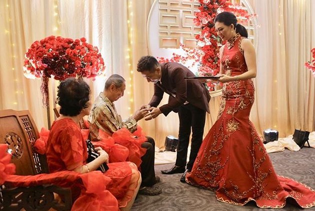 PHOTO Teapai Ceremony of Delon and Aida Noplie, Luxuriously All Red 