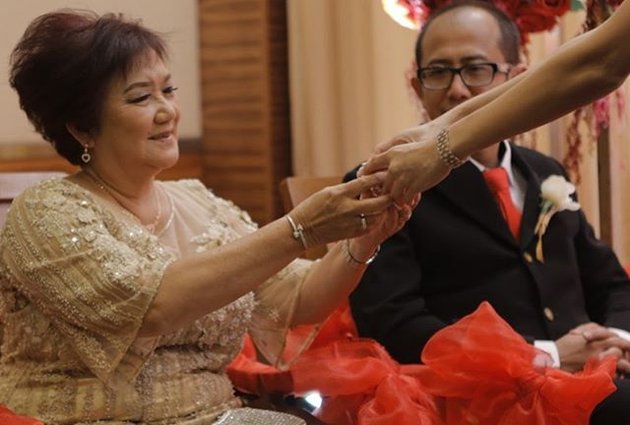 PHOTO Teapai Ceremony of Delon and Aida Noplie, Luxuriously All Red 