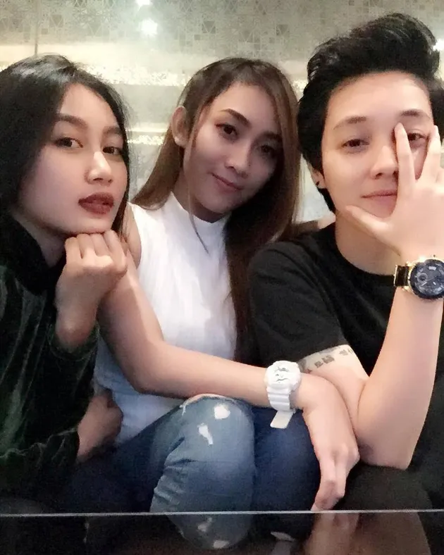 Pamela Duo Serigala, Oza Kioza