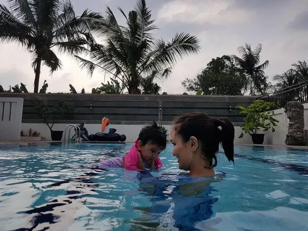 Rio Dewanto - Atiqah Hasiholan