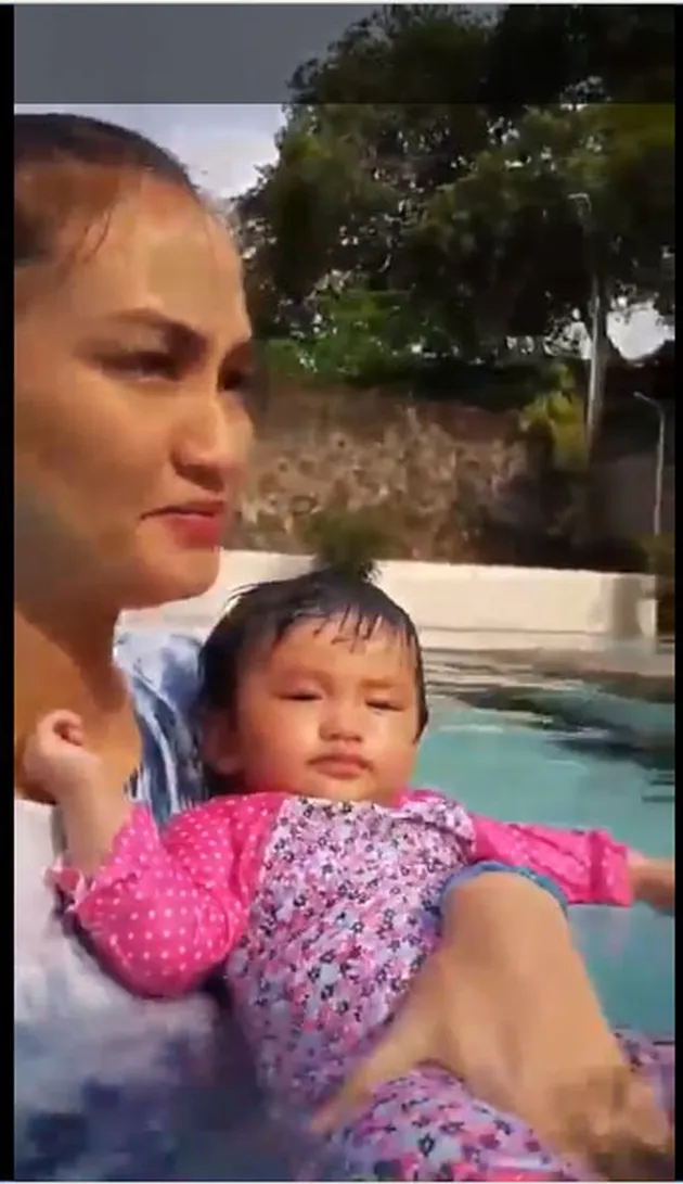 Rio Dewanto - Atiqah Hasiholan