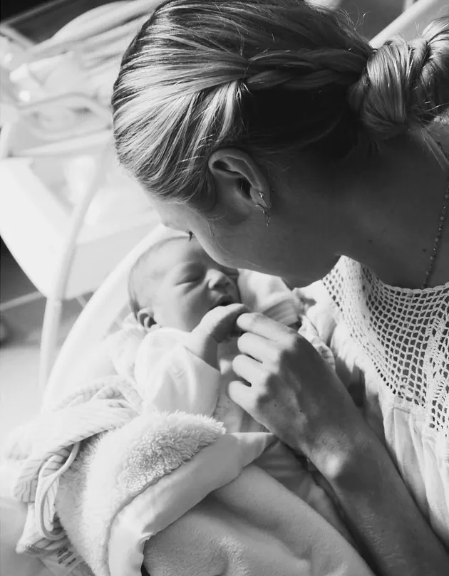 Anak Candice Swanepoel