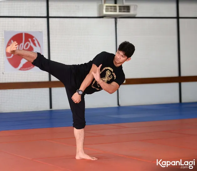 Kerja keras Iko Uwais di fIlm HEADSHOT