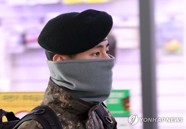 Photo of V BTS Handsome in Military Uniform When Moving Places for Military Service, Mask Cannot Cover His Handsomeness