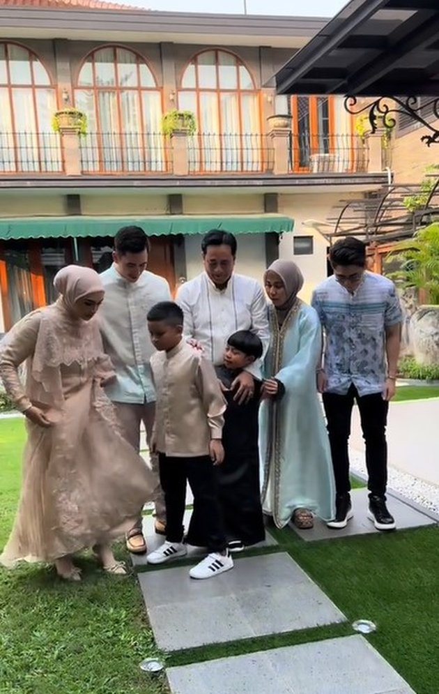 Verrell Bramasta and Putri Zulhas Celebrate Eid with Ivan Fadilla's Family, Already Go Public?
